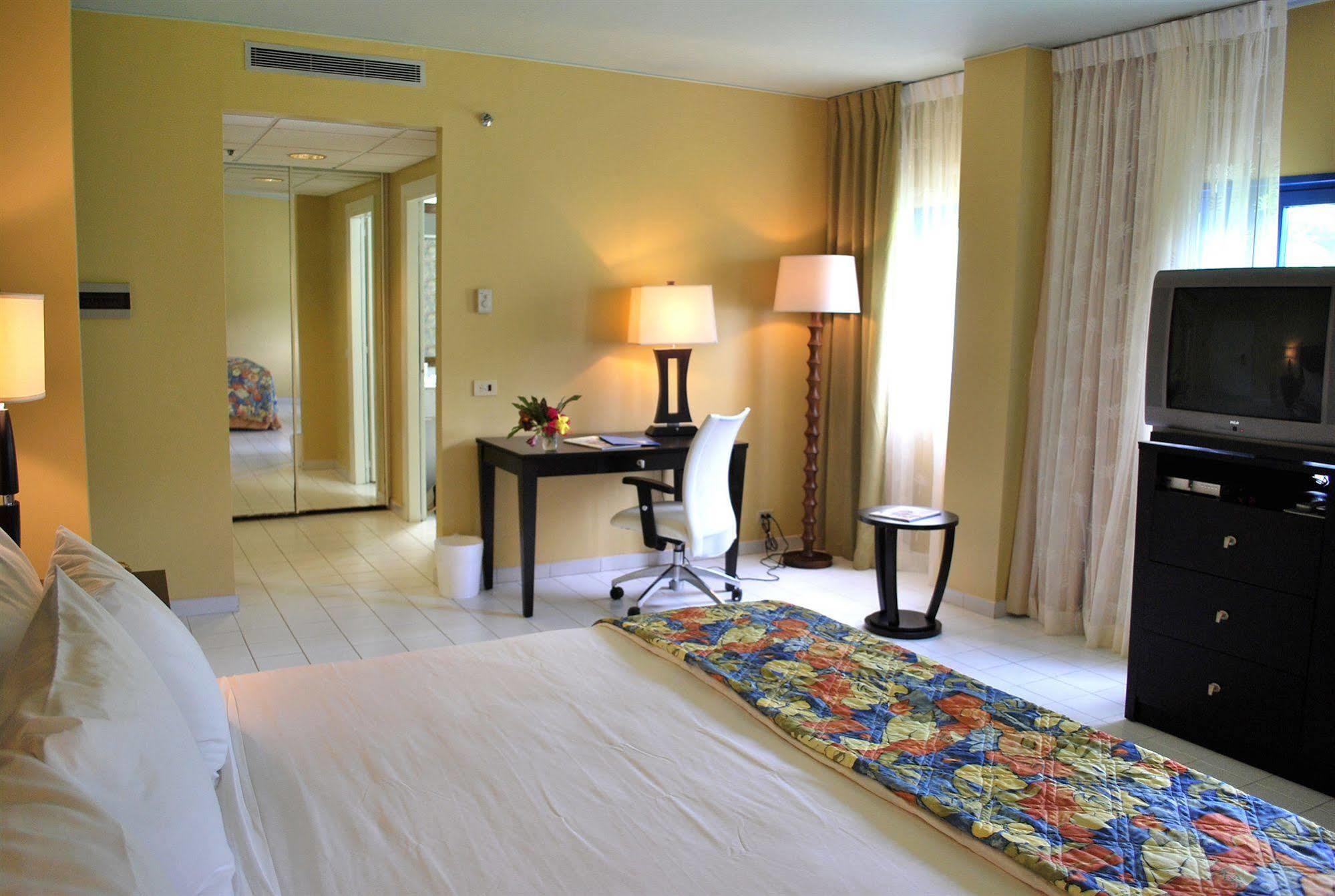Grand Royal Antiguan Beach Resort Five Islands Village الغرفة الصورة